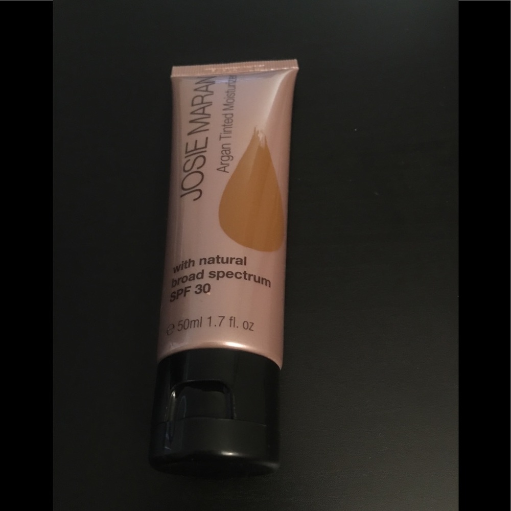 NWOT Josie Maran tinted dark moisturizer spf 30